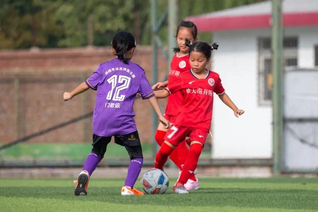 史上10次季后赛前8场失误40+次：哈登独占4次 詹姆斯2次 威少1次