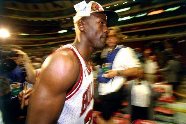 特纳33分步行者终结独行侠7连胜 雄鹿大胜76人